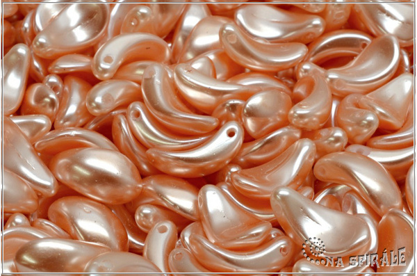 Zahnut lupnek 7x13 mm - Pastel Apricot, 12 ks