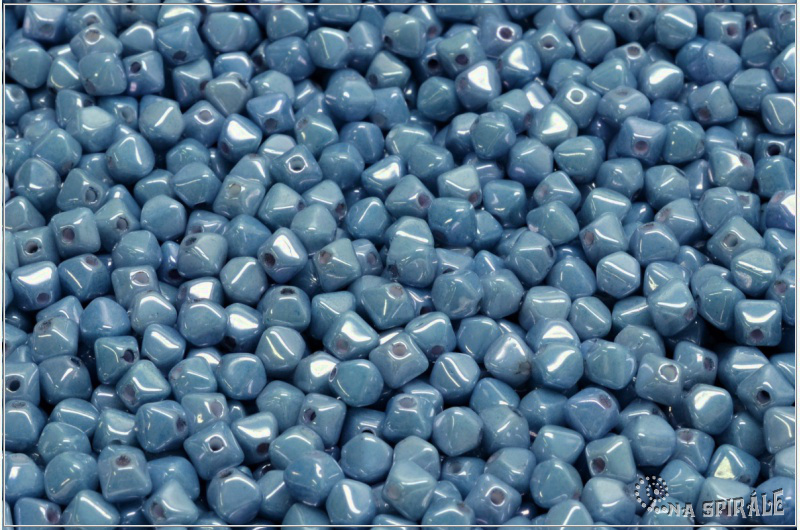 Lucerny 4x4 mm, Chalk Blue Luster, 100 ks