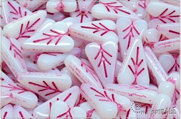 List srdcov� 16x11 mm - Chalk Magenta Wash, 6 ks