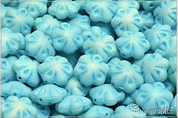 Folklore Flower 11 mm, Chalk Matted AB Full Lt Blue Wash, 6 ks