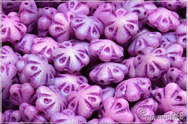 Folklore Flower 11 mm, Chalk Matted AB Full Purple Wash, 6 ks