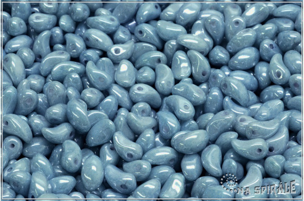 Lily Petal 4x6 mm - Chalk Blue Luster, 30 ks