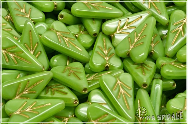 List srdcov 16x11 mm - Spring Green Opal Gold Wash, 6 ks