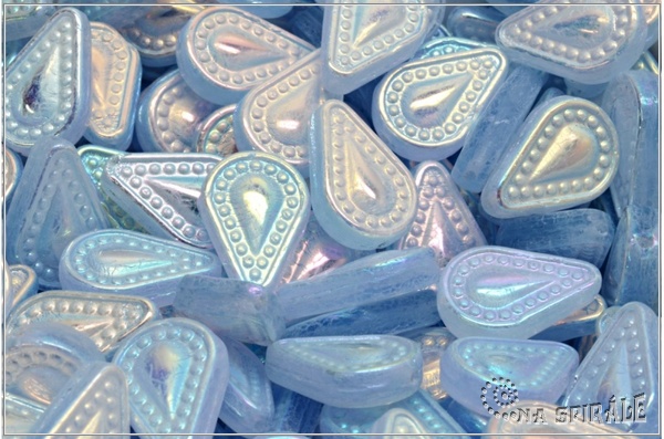 Filigree Tear Drop, 14x10 mm, Light Blue Opal AB Full, 6 ks