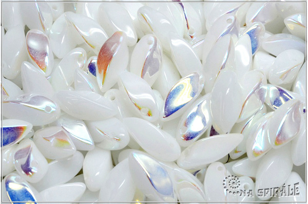 Twist pendant 6x12 mm, Chalk AB, 20 ks