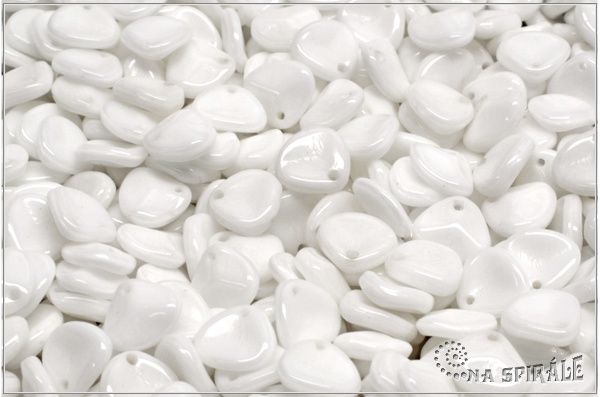Rose petal 7x8 mm, Chalk White, 50 ks