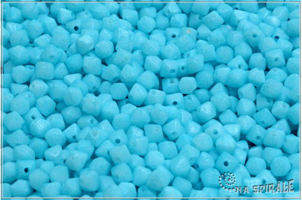 Lucerny 4x4 mm, Chalk Aqua Blue Full Wash, 100 ks