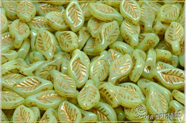 List bobkov� 6x12 mm - Chalk Ethereal Lime Green Gold Wash, 20 ks