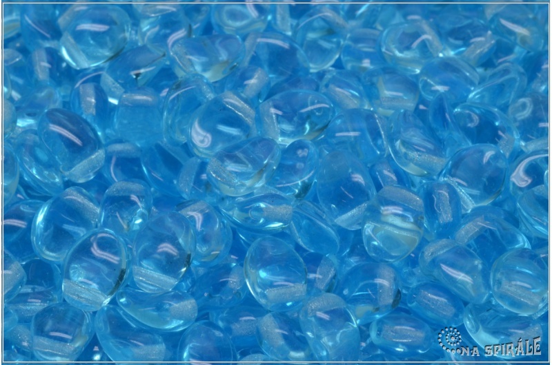 Tulip Petal 6x8 mm - Transparent Aquamarine, 30 ks