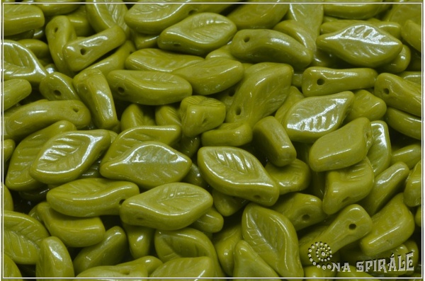 List bobkov 6x12 mm - Opaque Olive White Luster, 20 ks