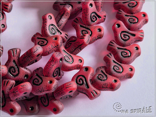 Pt��ek holubice - Dove Bird 10x16 mm, Transparent Red Matted Black Wash, 2 ks