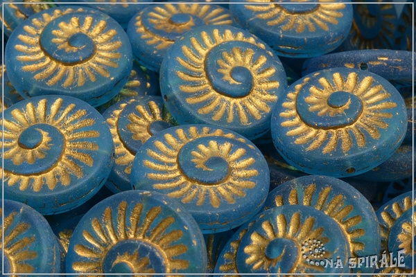 Spirla - Fossil Shell, 18x18 mm, Aquamarine Matted Gold Wash, 1 ks