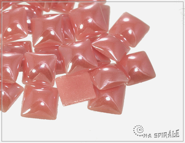 Kaboon tvercov 10x10 mm, Luster Salmon Pink, 1 ks