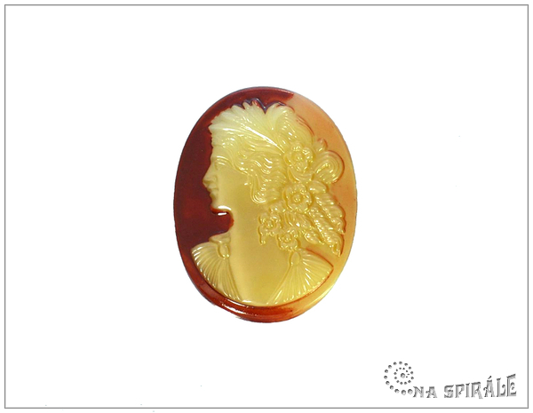 Kaboon - kamej, dma karneolov bicolor, lev profil, 30x24 mm - 1 ks
