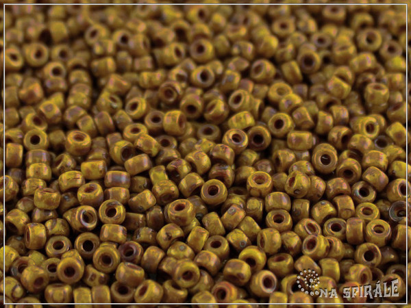 Matubo 8/0, opaque yellow travertin, 10 g