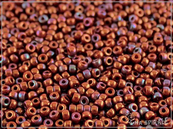 Matubo 8/0, opaque red vega iris, 10 g
