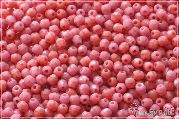 *** II.Q. Ohovky 3 mm, Opaque Old Rose, 50 ks