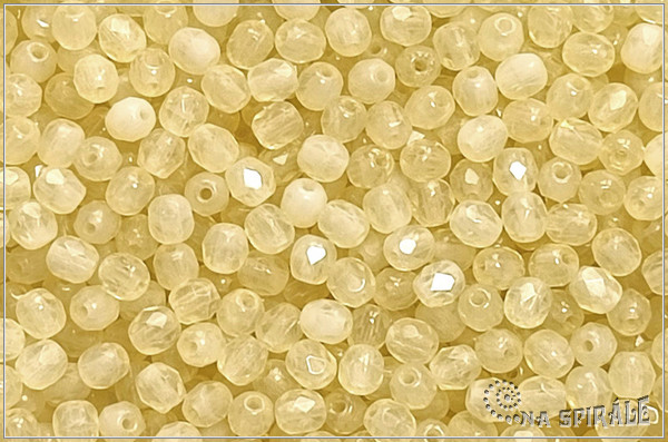 Oh�ovky 4 mm, Light Cream Opal, 50 ks