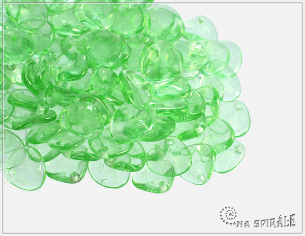 Rose petal 7x8 mm, Transparent Peridot, 50 ks