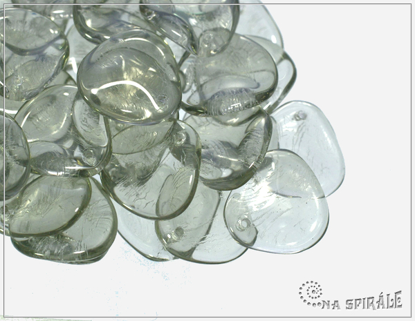 Rose petal 14x13 mm, Transparent Smoky Grey, 10 ks