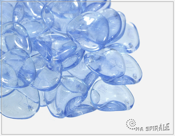 Rose petal 14x13 mm, Transparent Lt Sapphire, 10 ks