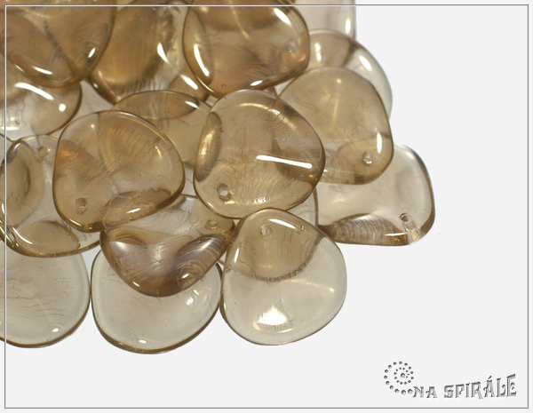 Rose petal 14x13 mm, Transparent Smoky Topaz, 10 ks