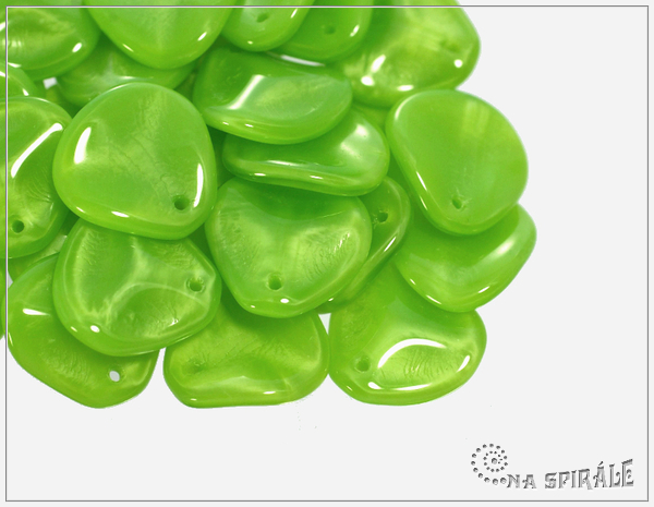 Rose petal 14x13 mm, Spring Green Silk, 10 ks
