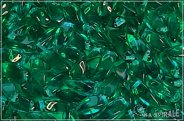 Twist pendant 6x12 mm, Transparent Emerald, 20 ks